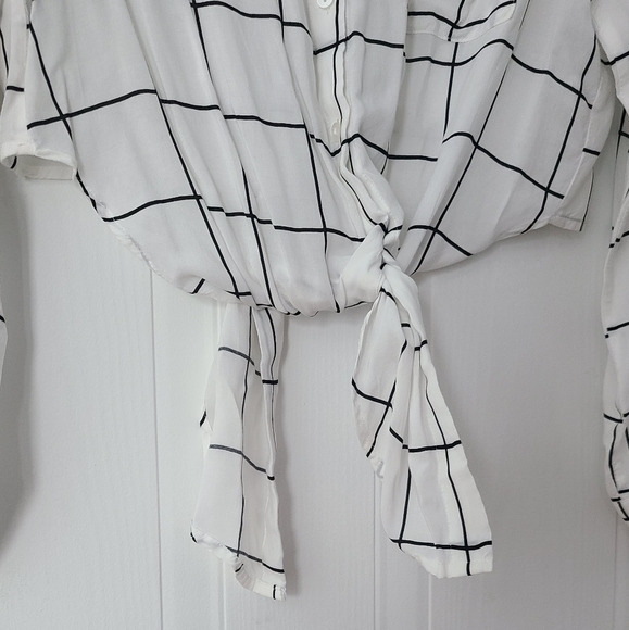 Tie-front Blouse - Picture 5 of 6